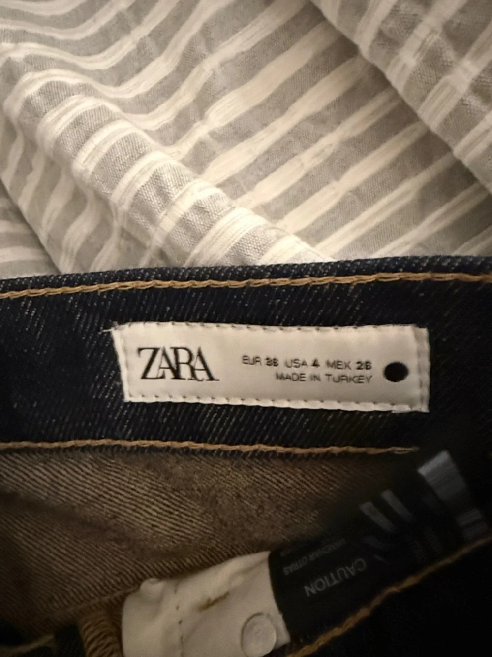 Zara women’s Dark Indigo Straight Jeans size 36 or 4 - Picture 2 of 5